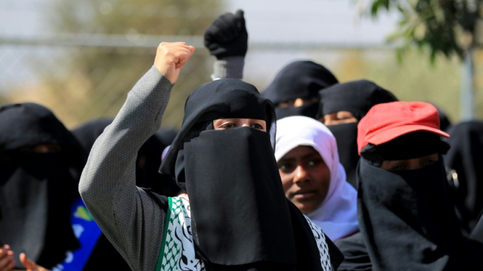 Rebeldes hut&iacute;es de Yemen reivindican un ataque contra un portaaviones de EEUU en el mar Rojo