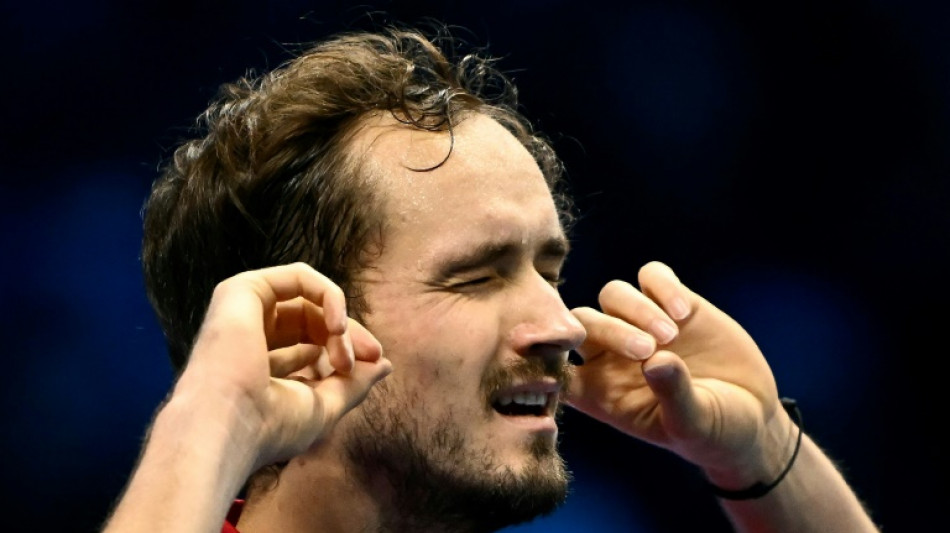 Medvedev reacciona y derrota a De Mi&ntilde;aur en el Masters ATP