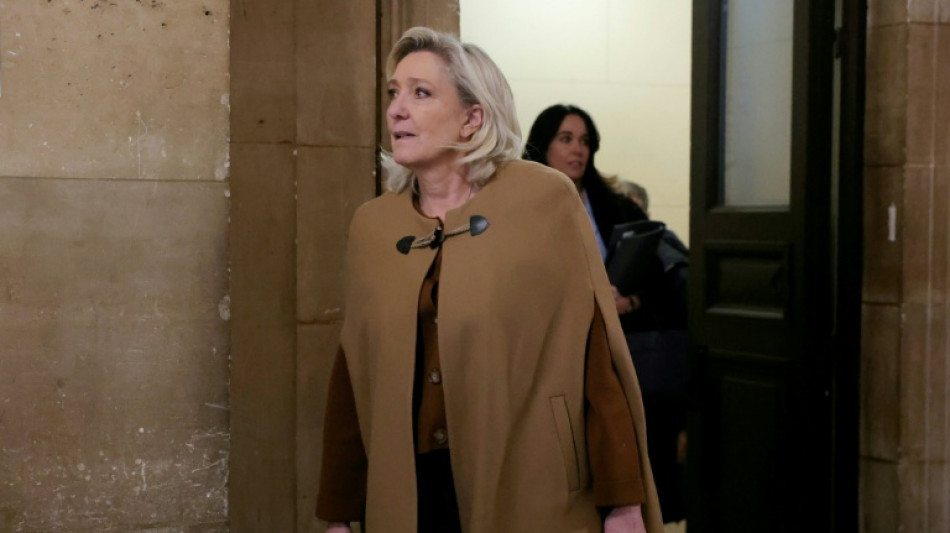 Vier Jahre Haft und f&uuml;nf Jahre Kandidaturverbot f&uuml;r Le Pen gefordert