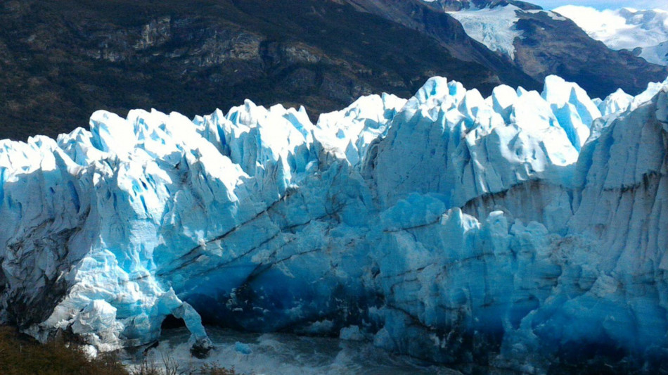  Argentina, il ghiacciaio Perito Moreno arretra e il cambiamento si vede dallo spazio 