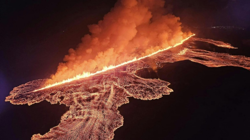 Se extiende la erupci&oacute;n volc&aacute;nica en Islandia tras aparici&oacute;n de una segunda fisura