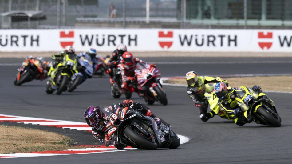  MotoGp: Raul Fernandez vince a Silverstone, Bezzecchi terzo 