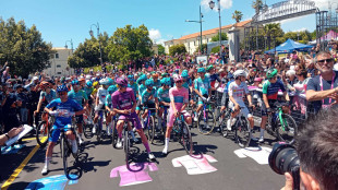 Giro: la quarta tappa è partita da Catanzaro, una folla al via