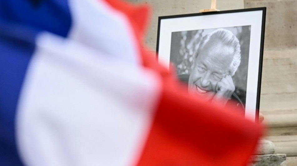Hunderte von Anh&auml;ngern des Rechtsextremisten Jean-Marie Le Pen erweisen ihm letzte Ehre