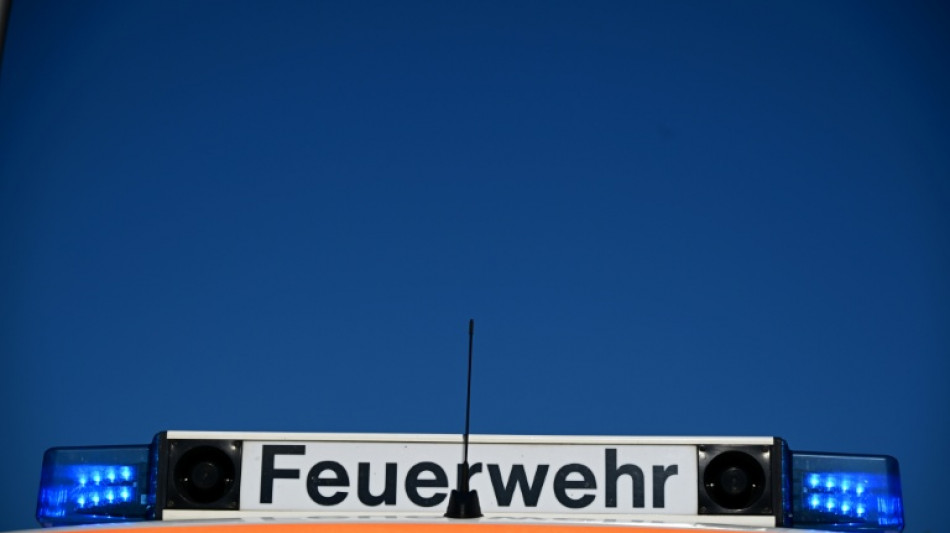  Feuerwehr rettet verletzte Jugendliche in Mainz aus Spielger&uuml;st 