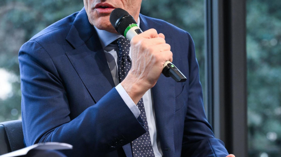  Descalzi, 'la leadership &egrave; alimentata anche dalla capacit&agrave; di ascoltare' 