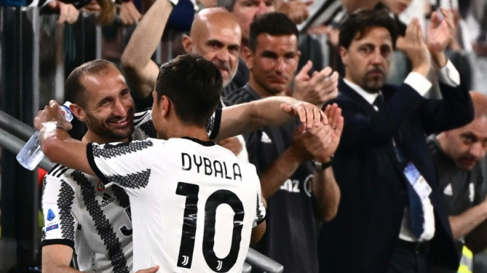 Italie: la Juve c&eacute;l&egrave;bre Chiellini et Dybala, la Lazio f&ecirc;te l'Europe