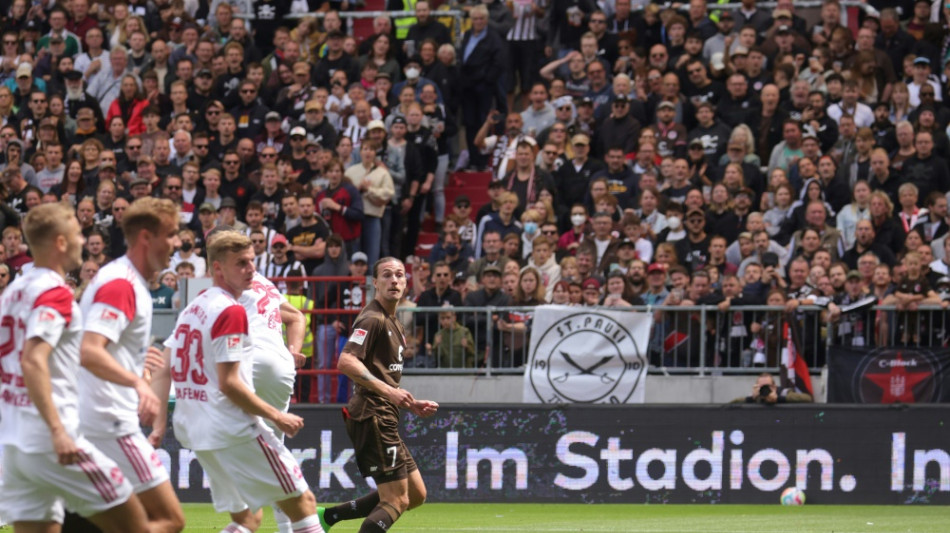 Bielefeld und F&uuml;rth patzen zum Start - Regensburg vorn