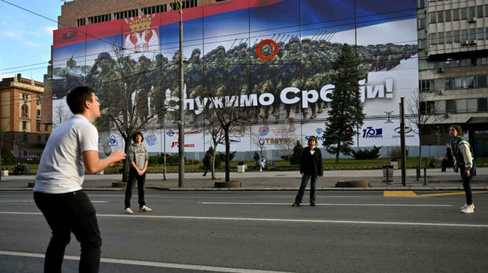 Estudantes s&eacute;rvios bloqueiam Belgrado contra resultado das elei&ccedil;&otilde;es