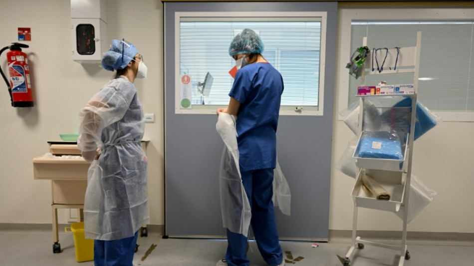 Covid-19: moins de patients &agrave; l'h&ocirc;pital et dans les services de r&eacute;animation