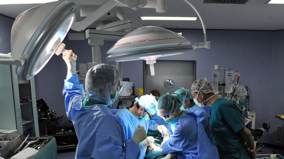 Trapianto di fegato con tecnica extra-anatomica, salva 21enne