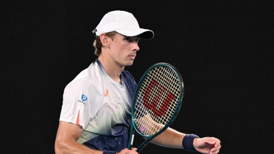 De Minaur encerra aventura de Alex Michelsen e vai &agrave;s quartas do Aberto da Austr&aacute;lia