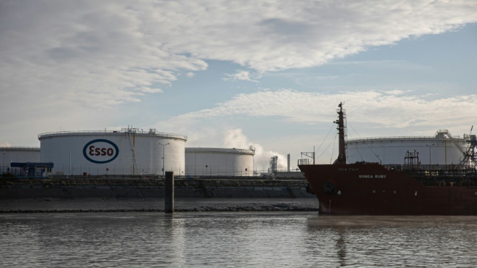 Le p&eacute;trolier ExxonMobil se d&eacute;leste d'une partie de ses sites en France et supprime 677 emplois