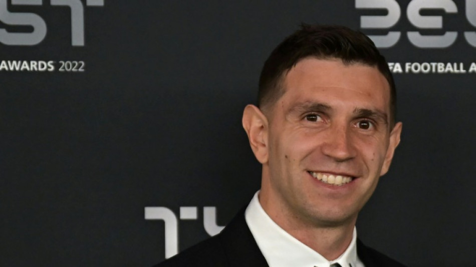 Argentiniens Torh&uuml;ter versteigert Weltmeister-Handschuhe zugunsten von Krebsklinik