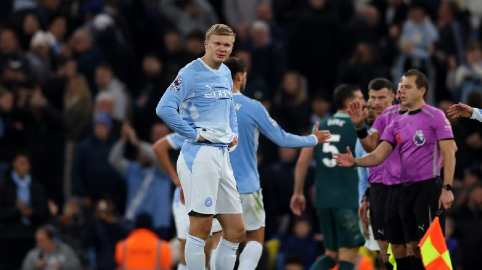 Manchester City perde para o Brighton (1-0); United afunda diante do Chelsea 