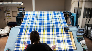 Un tart&aacute;n con los colores de Ucrania arrasa en Escocia