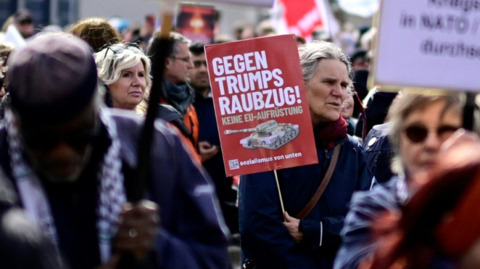  Friedensbewegung: Mehrere zehntausend Menschen demonstrieren bei Osterm&auml;rschen 
