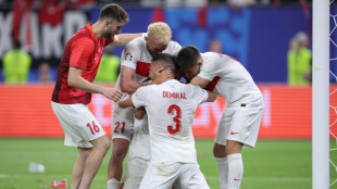 Turquia elimina Rep&uacute;blica Tcheca (2-1) e vai enfrentar &Aacute;ustria nas oitavas da Euro