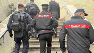 Abusi ripetuti su minore in metropolitana, arrestato 60enne a Roma