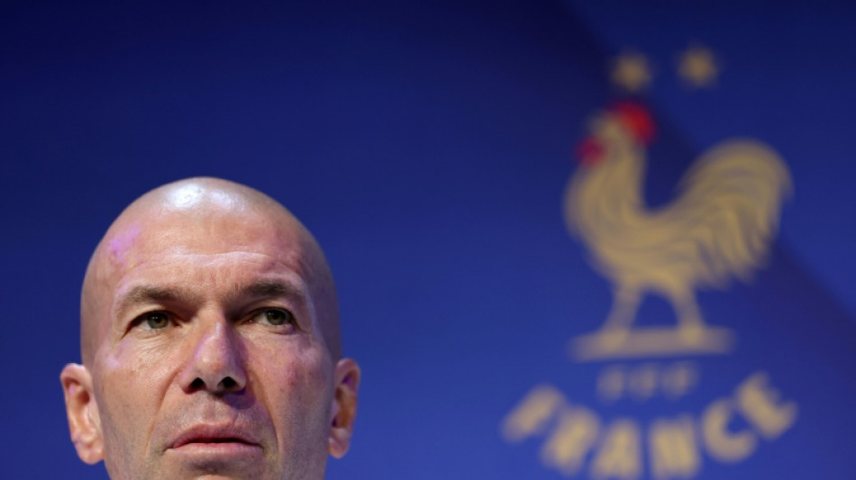  'Felizmente n&atilde;o fiz s&oacute; isso', diz Zidane sobre cabe&ccedil;ada em Materazzi 