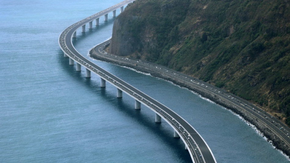  A La R&eacute;union, en "coma circulatoire", le retour d'un projet de train 