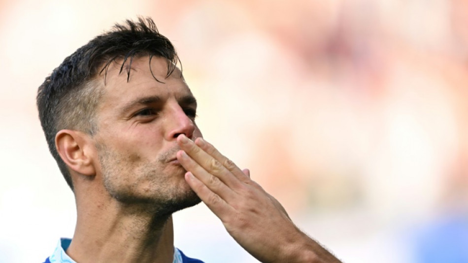 Sevilla refor&ccedil;a sua defesa com Azpilicueta