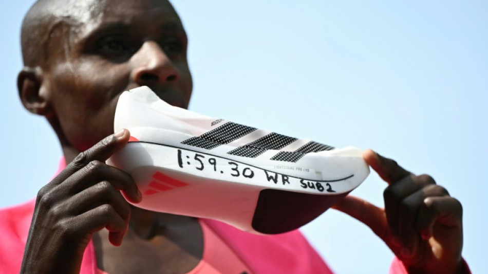 Las zapatillas, un elemento clave para el r&eacute;cord de marat&oacute;n de Sawe