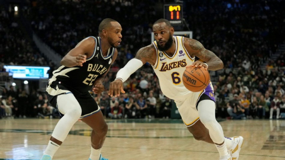 LeBron y Davis gu&iacute;an a Lakers a vencer a los Bucks y el Heat doblega a los Celtics