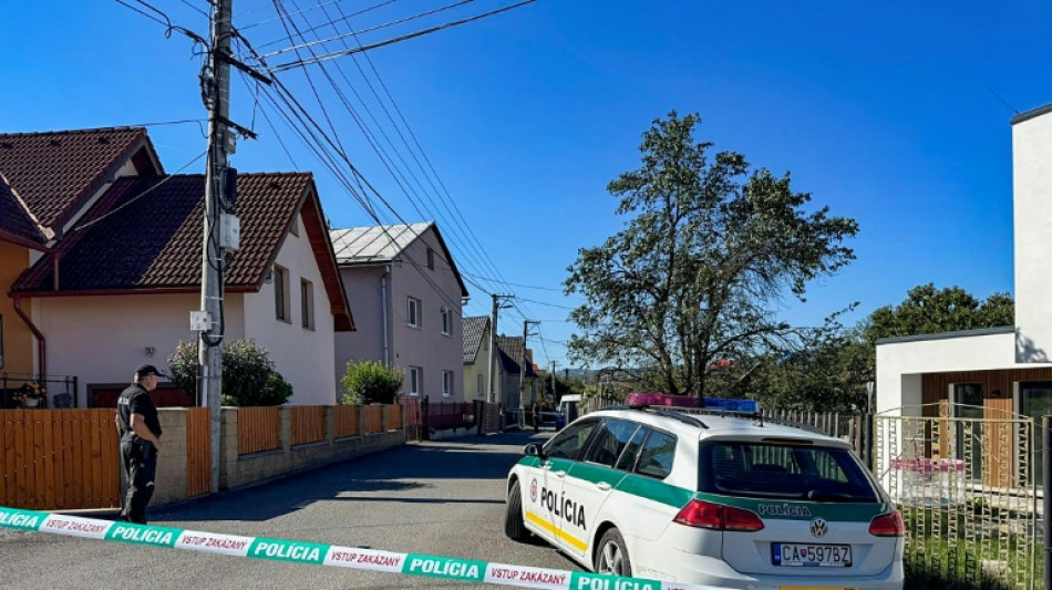  Aluno mata professora em ataque com faca na Eslov&aacute;quia 