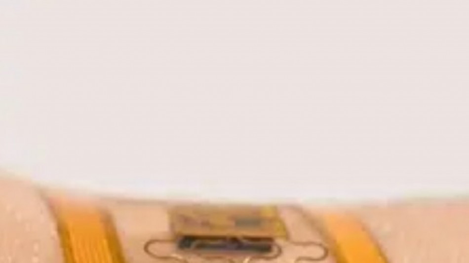  Da Singapore un cerotto intelligente senza batteria per misurare la pressione 