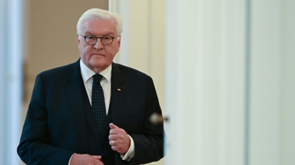 Steinmeier h&auml;ndigt FDP-Kabinettsmitgliedern Entlassungsurkunden aus
