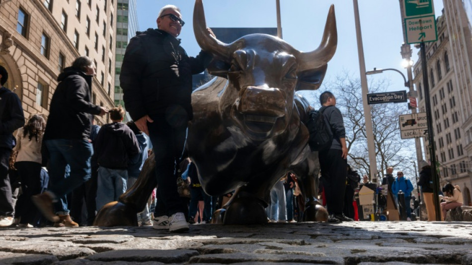 World stocks sluggish as precious metals drop 