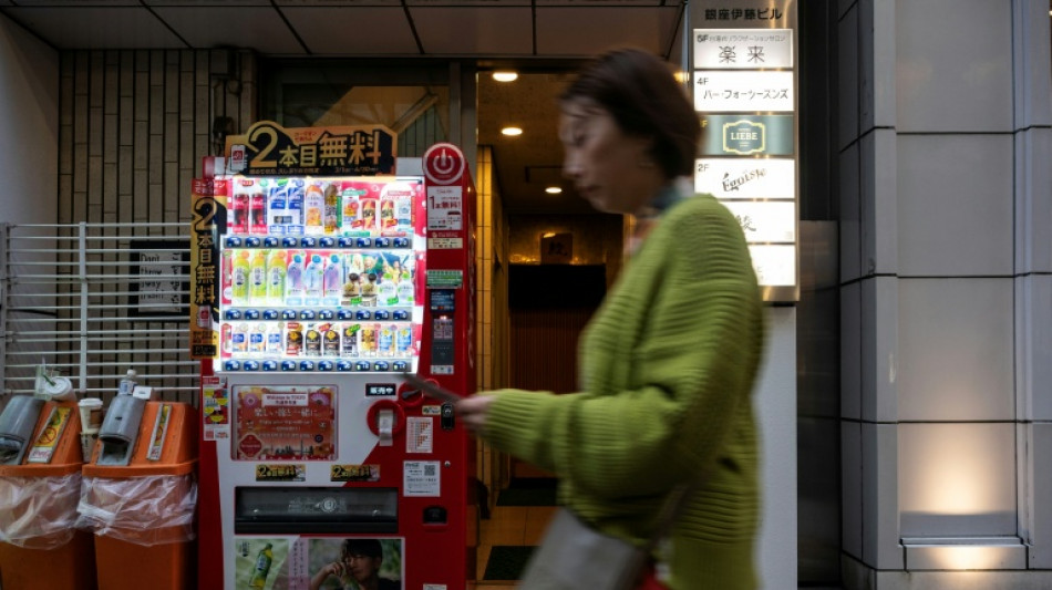 Au Japon, les omnipr&eacute;sents distributeurs de boissons sous pression de l'inflation 