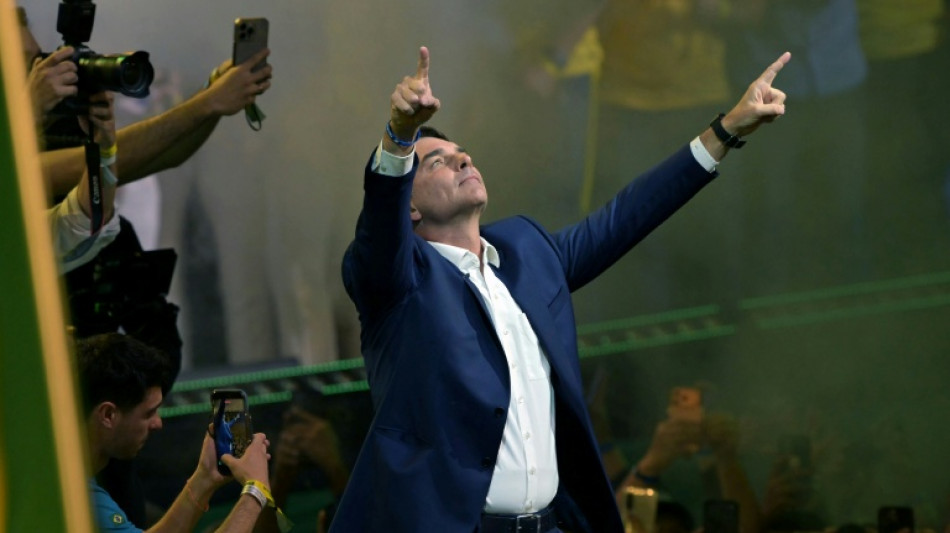  En dificultades, Fl&aacute;vio Bolsonaro oficializa su candidatura presidencial en Brasil 