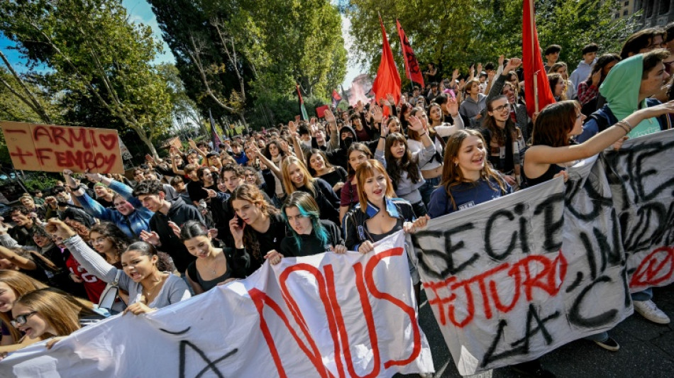  Thousands of students, workers hold peaceful protests in Italy 