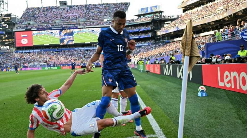  'Tamb&eacute;m sabemos jogar o futebol sujo', comemora Mbapp&eacute;, ap&oacute;s vit&oacute;ria sobre o Paraguai 