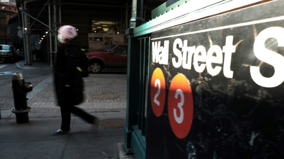 Wall Street ouvre en baisse, le regard braqu&eacute; sur l'Ukraine