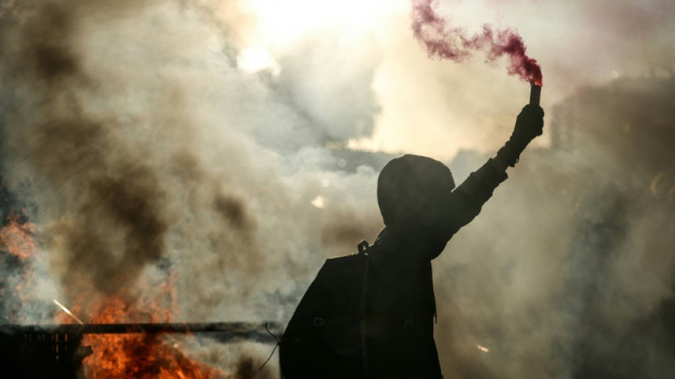 El nuevo primer ministro francés promete romper con el pasado en plenas protestas