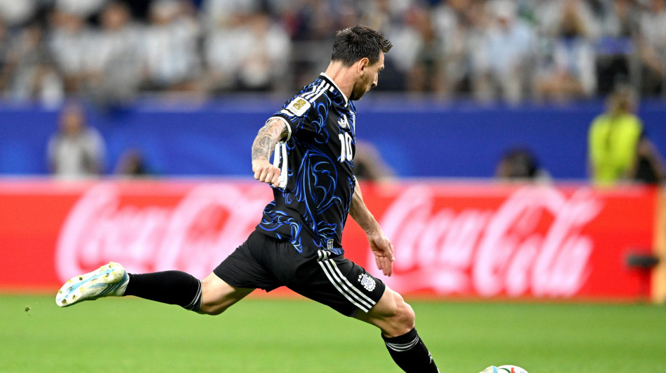  Mondiali: Messi da record con l'Argentina, ai sedicesimi anche Austria e Algeria 