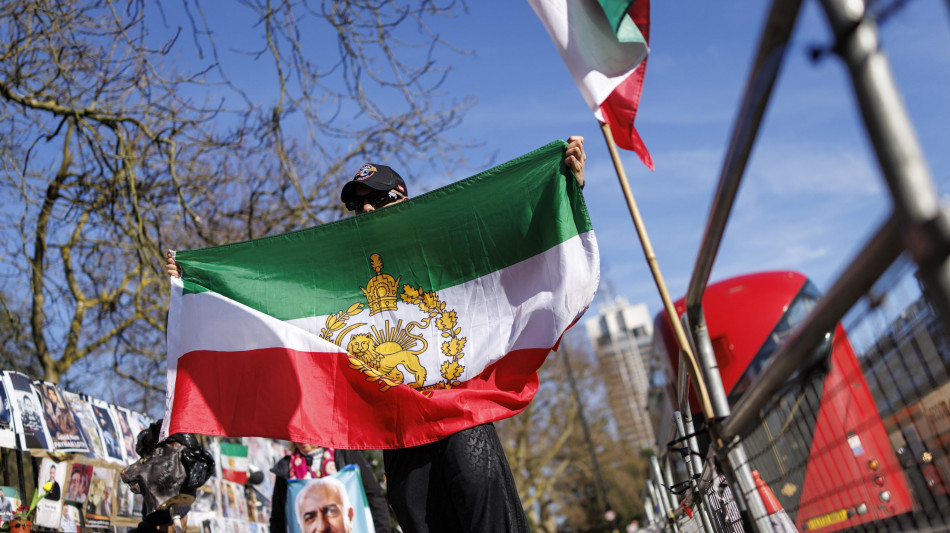  Media, 'arrestati in Iran 54 sostenitori di Pahlavi, 11 neutralizzati' 