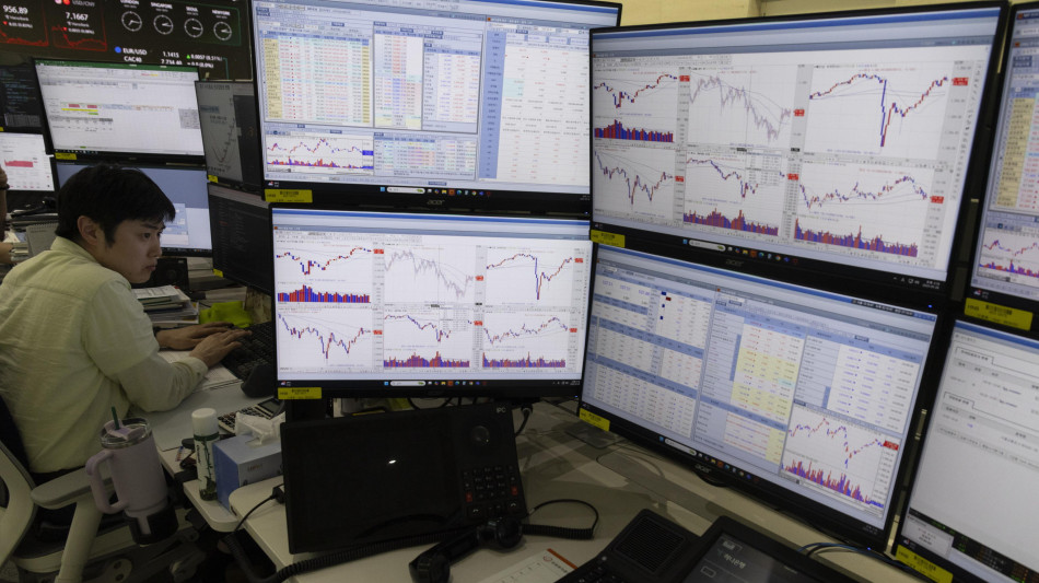 Borsa: l'Asia chiude in calo con attacco Israele all'Iran