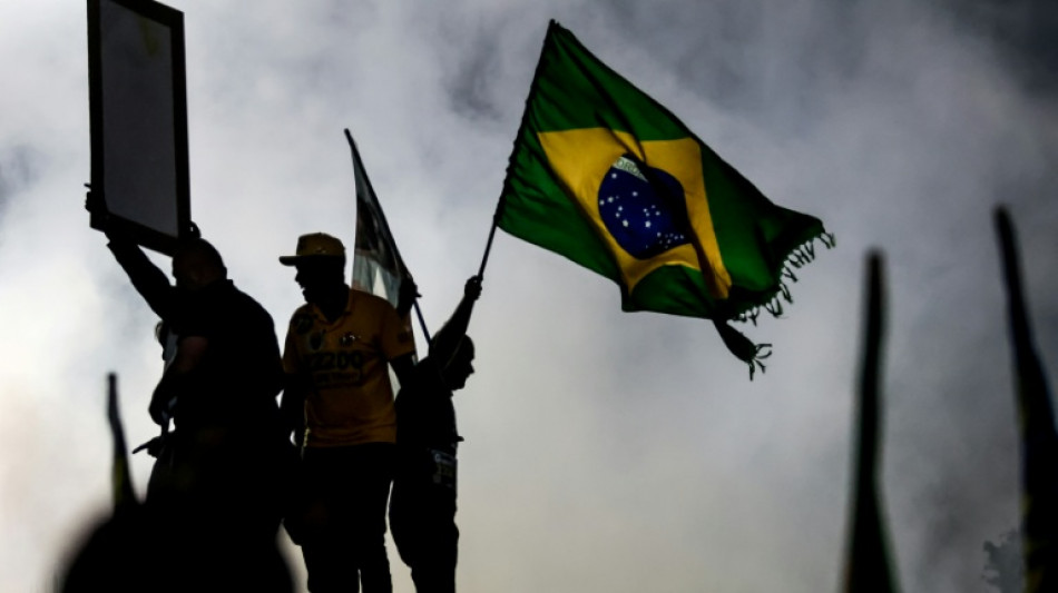  Lula ou Flavio Bolsonaro? Le Br&eacute;sil aux urnes, sous l'&oelig;il de Trump 
