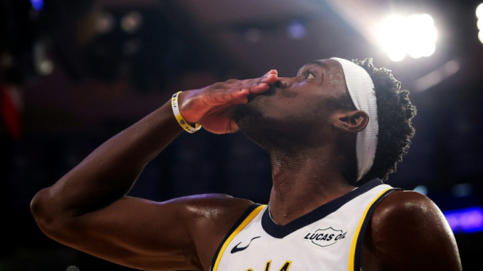  Wembanyama scores 40 as Spurs rout Lakers, Pacers stun Knicks 