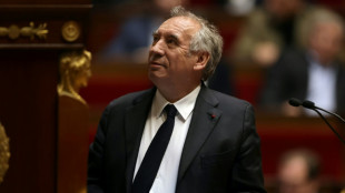 Bayrou survit &agrave; la censure avec la bienveillance prudente du PS
