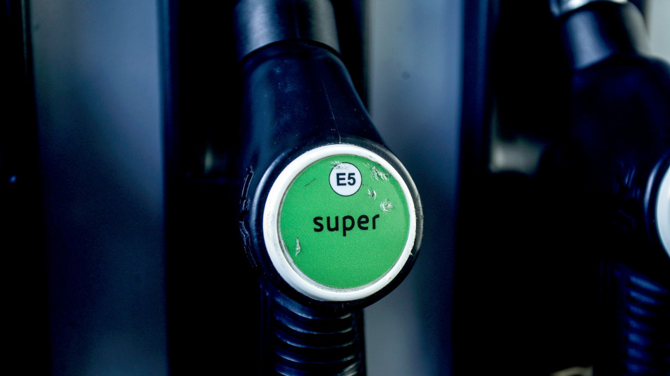  Il 71% delle famiglie pronto a tagliare spese per il caro carburante 