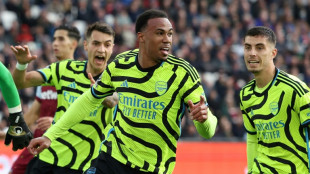 Arsenal atropela West Ham (6-0) e segue na luta pelo t&iacute;tulo da Premier League