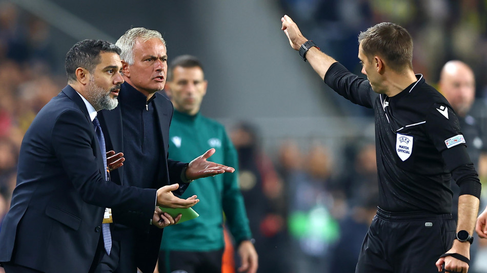 Europa League: Mourinho espulso nell'1-1 tra Fenerbah&ccedil;e e United
