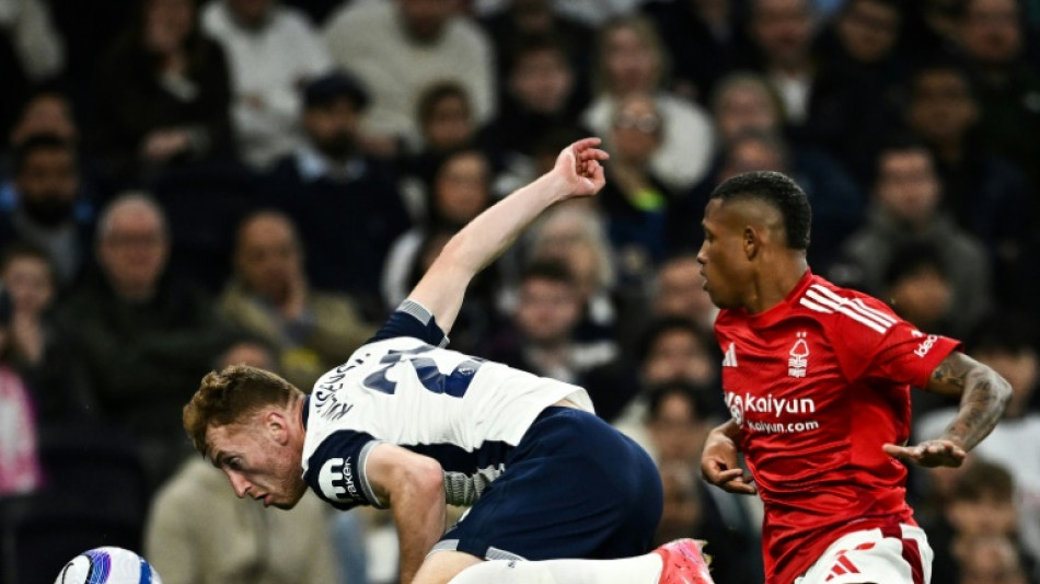 Nottingham Forest vence Tottenham (2-1) e segue firme na luta por vaga na Champions