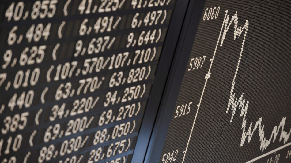 Borsa: soffre Parigi, in rialzo il resto d'Europa