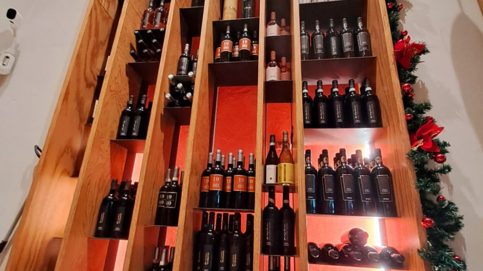  Il vino frena: l'anno scorso vendite in calo del 2,8%, export -3,4% 